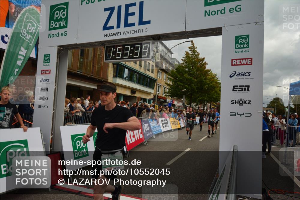 20.09.2026 - PSD Bank Halbmarathon LAZAROV Photography http://msf.ph/oto/10552045 20.09.2026 11:53:38 Ziel 1346, 1462, 1961, 2350, 2611, 3678, 3702, 3840, 3867, 4021, 4025, 4426, 4770 meine-sportfotos.de