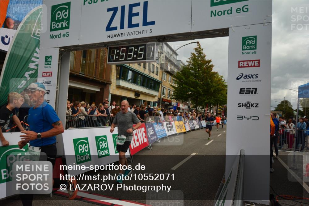 20.09.2026 - PSD Bank Halbmarathon LAZAROV Photography http://msf.ph/oto/10552071 20.09.2026 11:53:50 Ziel 1014, 1346, 2879, 3106, 3479, 3840, 4426 meine-sportfotos.de
