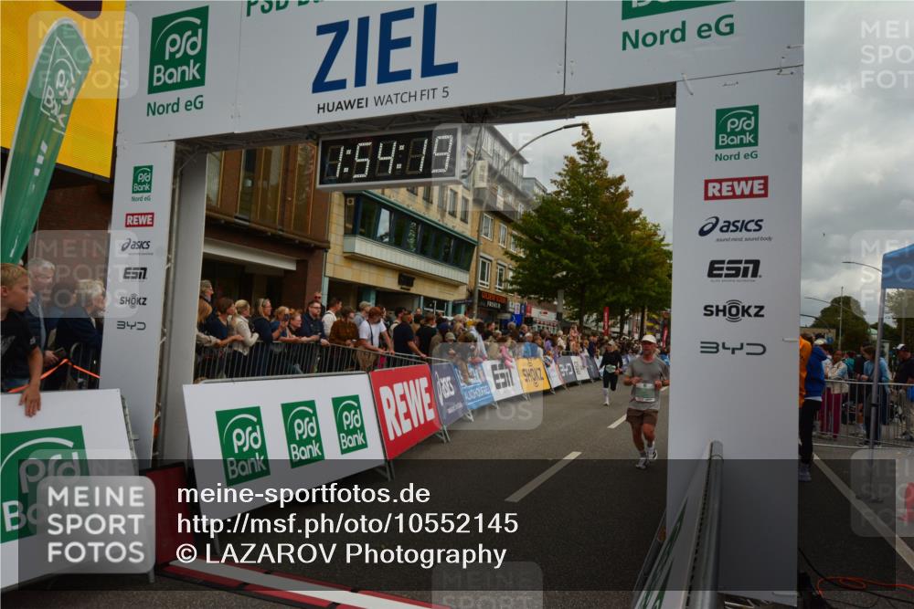 20.09.2026 - PSD Bank Halbmarathon LAZAROV Photography http://msf.ph/oto/10552145 20.09.2026 11:54:18 Ziel 1642, 2594, 2727, 2987, 3654, 3687, 4777 meine-sportfotos.de