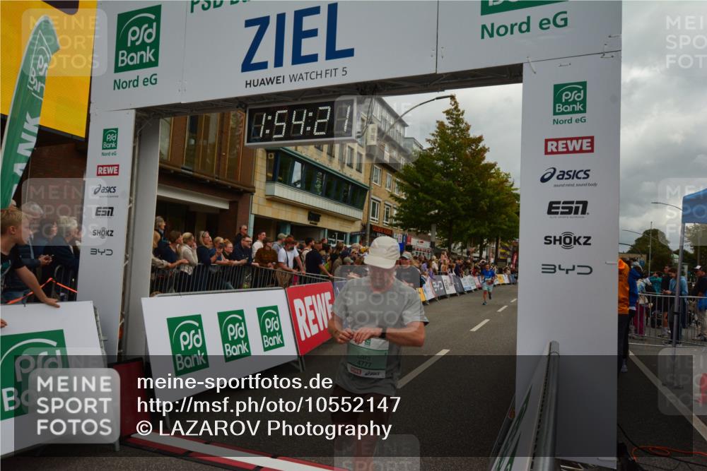 20.09.2026 - PSD Bank Halbmarathon LAZAROV Photography http://msf.ph/oto/10552147 20.09.2026 11:54:20 Ziel 2727, 2987, 3687, 4644, 4777 meine-sportfotos.de