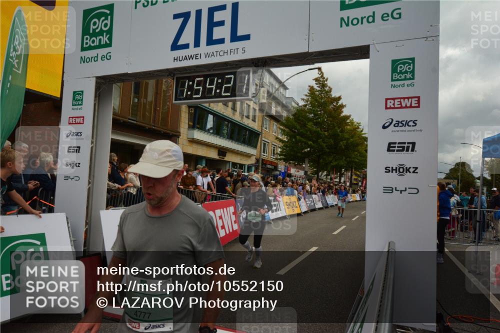 20.09.2026 - PSD Bank Halbmarathon LAZAROV Photography http://msf.ph/oto/10552150 20.09.2026 11:54:20 Ziel 2727, 2987, 3687, 4644, 4777 meine-sportfotos.de