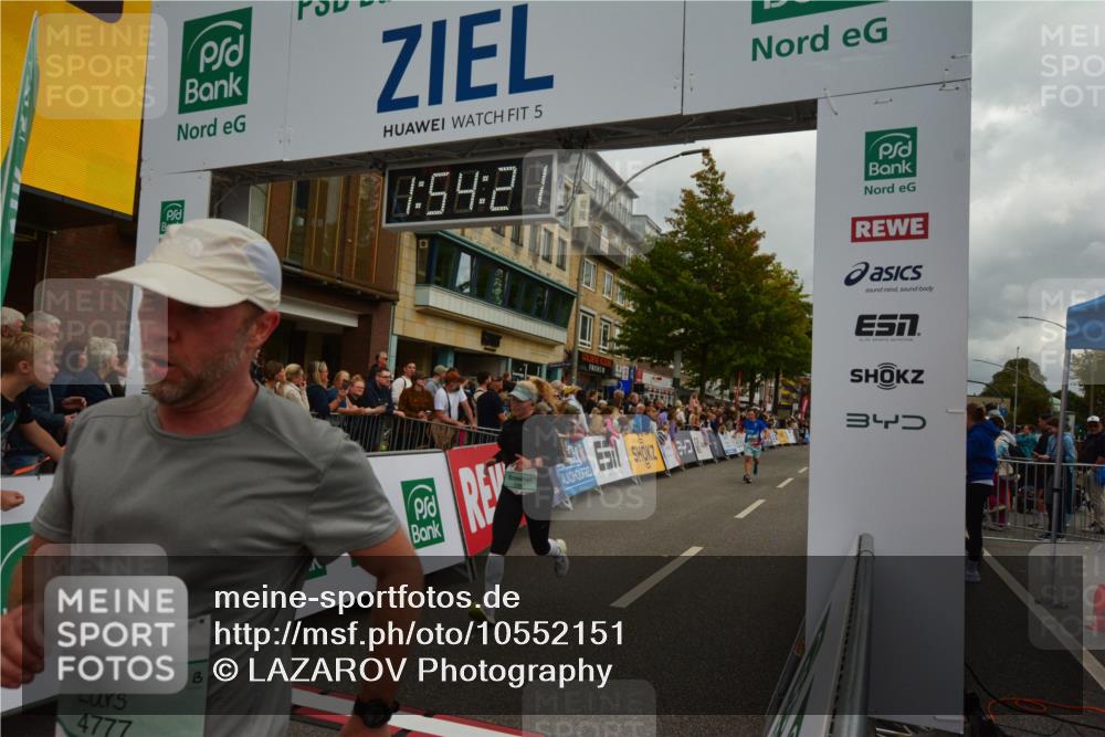 20.09.2026 - PSD Bank Halbmarathon LAZAROV Photography http://msf.ph/oto/10552151 20.09.2026 11:54:21 Ziel 2727, 2987, 3687, 4644, 4777 meine-sportfotos.de