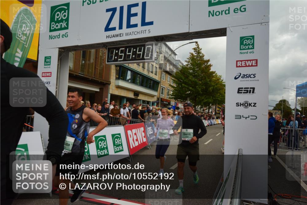 20.09.2026 - PSD Bank Halbmarathon LAZAROV Photography http://msf.ph/oto/10552192 20.09.2026 11:54:40 Ziel 1067, 1094, 1133, 2059, 2123, 2313, 2647, 2669, 3351, 3372, 3386, 3426, 3916, 4569, 4755 meine-sportfotos.de