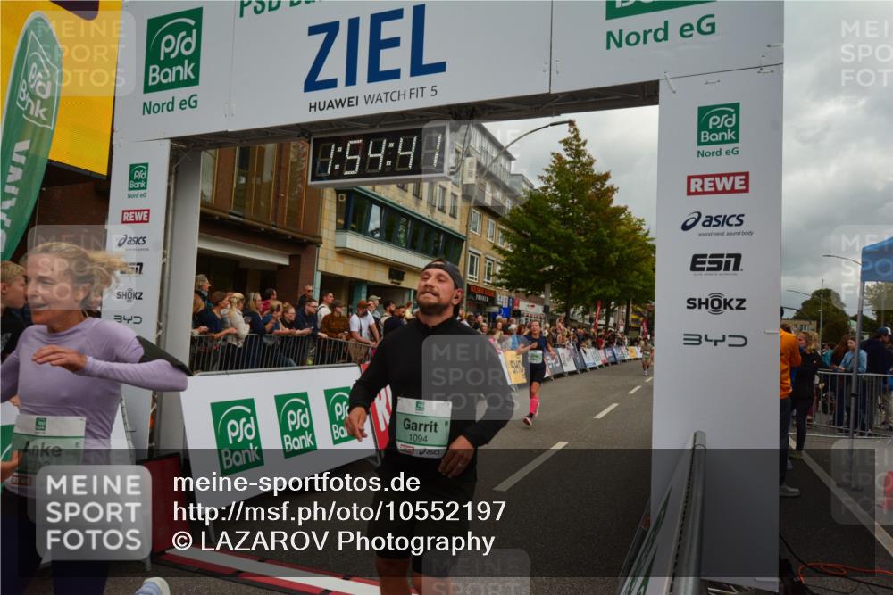 20.09.2026 - PSD Bank Halbmarathon LAZAROV Photography http://msf.ph/oto/10552197 20.09.2026 11:54:41 Ziel 1067, 1094, 1133, 2059, 2123, 2313, 2647, 2669, 3351, 3372, 3386, 3426, 3916, 4569, 4755 meine-sportfotos.de