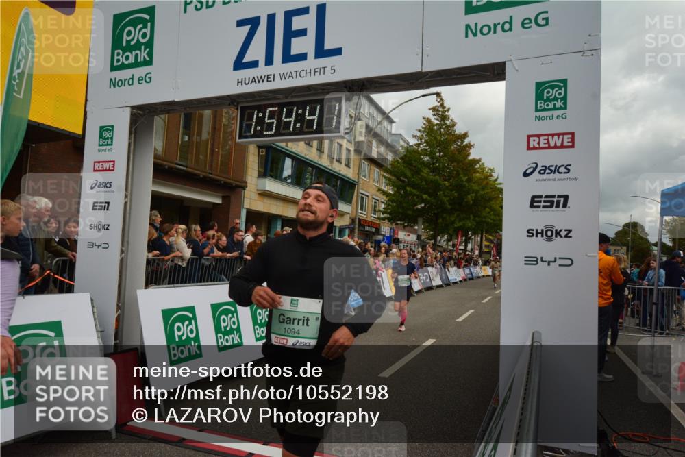 20.09.2026 - PSD Bank Halbmarathon LAZAROV Photography http://msf.ph/oto/10552198 20.09.2026 11:54:41 Ziel 1067, 1094, 1133, 2059, 2123, 2313, 2647, 2669, 3351, 3372, 3386, 3426, 3916, 4569, 4755 meine-sportfotos.de
