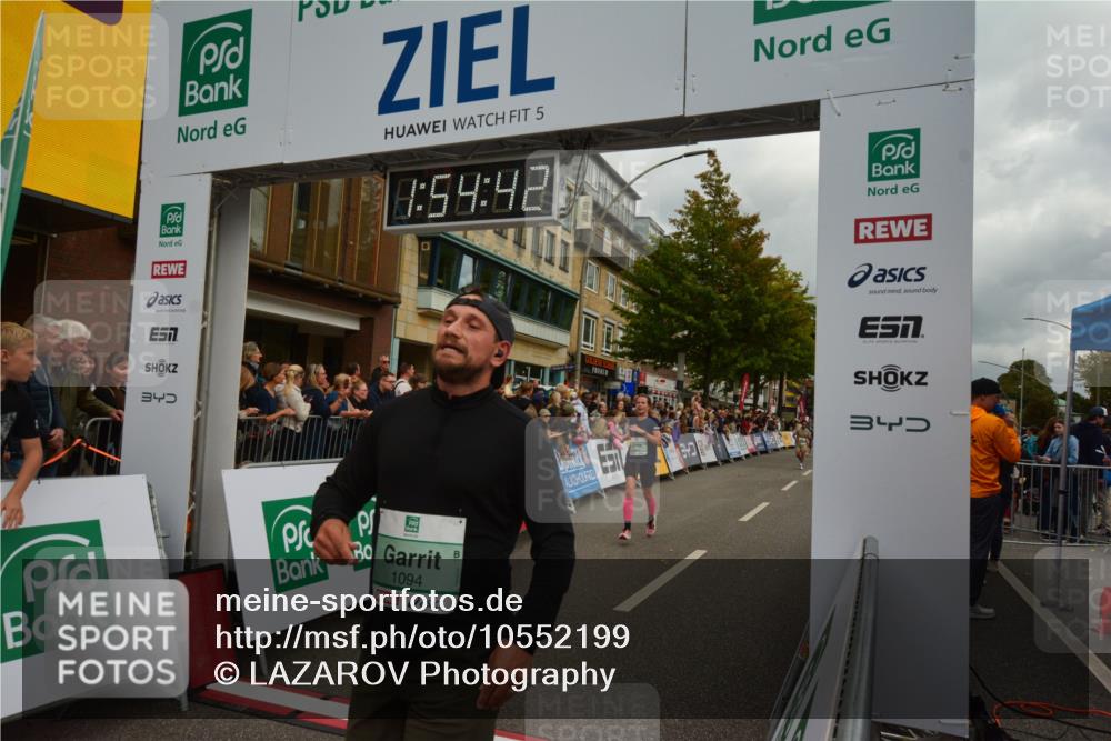 20.09.2026 - PSD Bank Halbmarathon LAZAROV Photography http://msf.ph/oto/10552199 20.09.2026 11:54:41 Ziel 1067, 1094, 1133, 2059, 2123, 2313, 2647, 2669, 3351, 3372, 3386, 3426, 3916, 4569, 4755 meine-sportfotos.de