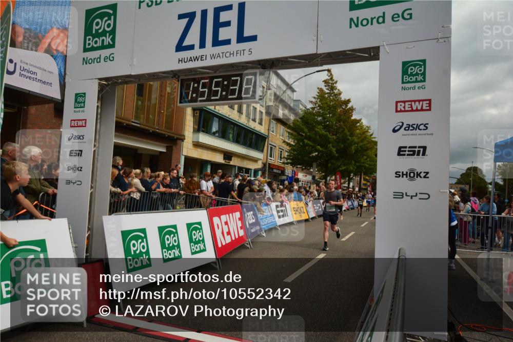 20.09.2026 - PSD Bank Halbmarathon LAZAROV Photography http://msf.ph/oto/10552342 20.09.2026 11:55:37 Ziel 1277, 1354, 1826, 2015, 2810, 3028, 3091, 3760, 3781, 3898, 4039, 4731 meine-sportfotos.de