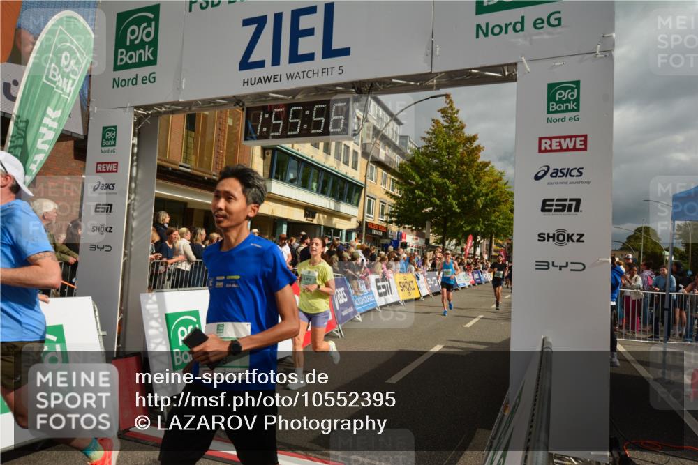 20.09.2026 - PSD Bank Halbmarathon LAZAROV Photography http://msf.ph/oto/10552395 20.09.2026 11:55:55 Ziel 1118, 1260, 1289, 1484, 1887, 1900, 2067, 2808, 2810, 3012, 3284, 3401, 3634, 3757, 3760, 3809, 3811, 4041, 4341, 4716, 4728 meine-sportfotos.de