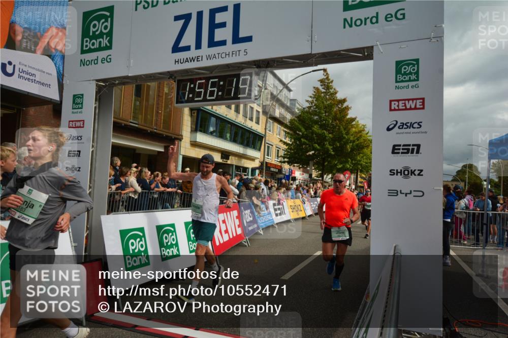 20.09.2026 - PSD Bank Halbmarathon LAZAROV Photography http://msf.ph/oto/10552471 20.09.2026 11:56:18 Ziel 1183, 1272, 1426, 1514, 1541, 1620, 1824, 2180, 2955, 3441, 3593, 3744, 3872, 3932, 3943, 4224, 4525, 4692 meine-sportfotos.de