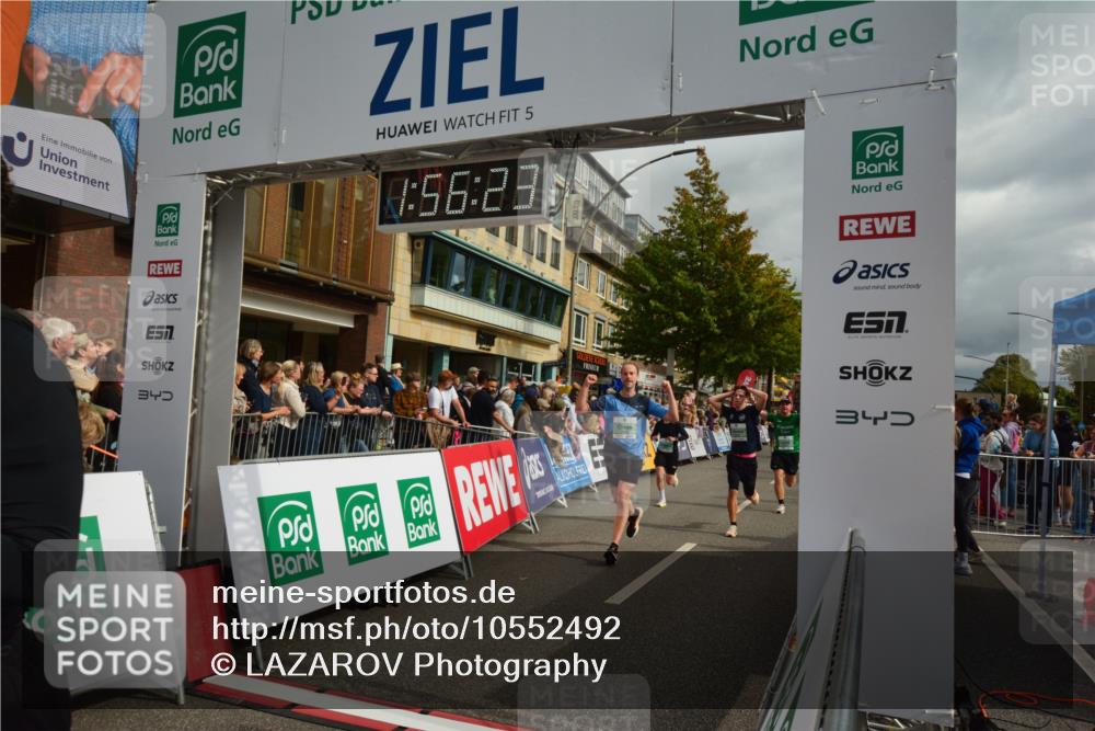 20.09.2026 - PSD Bank Halbmarathon LAZAROV Photography http://msf.ph/oto/10552492 20.09.2026 11:56:23 Ziel 1183, 1426, 1514, 1541, 1620, 1824, 1920, 2180, 2221, 2275, 2869, 2955, 2967, 3545, 3593, 3744, 3872, 3943, 4267, 4525, 4692 meine-sportfotos.de