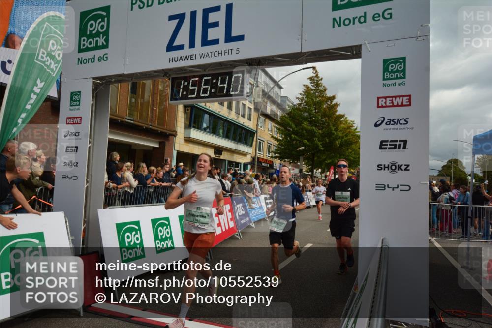 20.09.2026 - PSD Bank Halbmarathon LAZAROV Photography http://msf.ph/oto/10552539 20.09.2026 11:56:39 Ziel 1482, 1747, 1760, 2022, 2221, 2275, 2418, 2869, 2967, 3365, 4097, 4252, 4267, 4374 meine-sportfotos.de