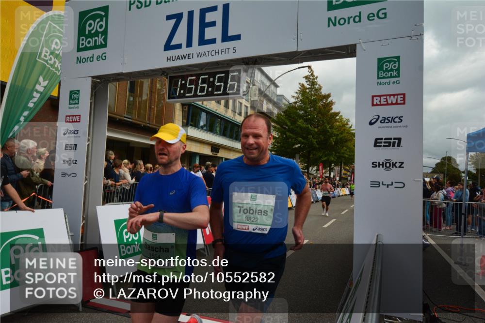 20.09.2026 - PSD Bank Halbmarathon LAZAROV Photography http://msf.ph/oto/10552582 20.09.2026 11:56:56 Ziel 1482, 1554, 1903, 2079, 2416, 3079, 3442, 3784, 3822, 3927, 3967, 4734, 4753 meine-sportfotos.de