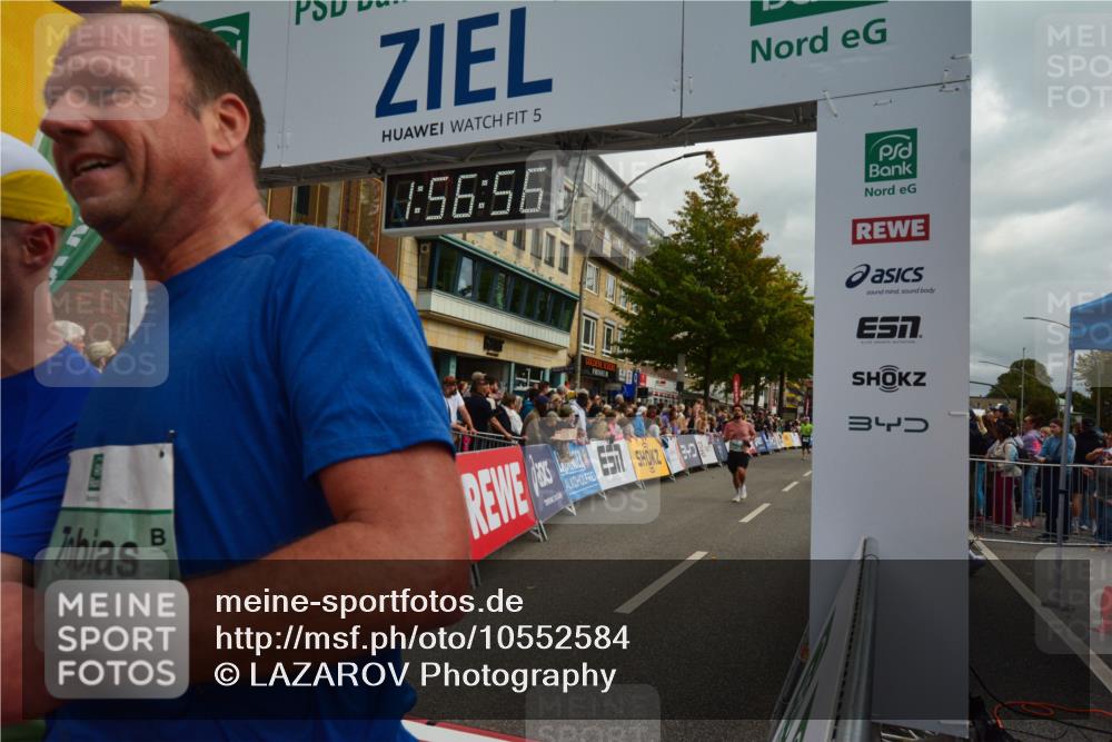 20.09.2026 - PSD Bank Halbmarathon LAZAROV Photography http://msf.ph/oto/10552584 20.09.2026 11:56:56 Ziel 1482, 1554, 1903, 2079, 2416, 3079, 3442, 3784, 3822, 3927, 3967, 4734, 4753 meine-sportfotos.de