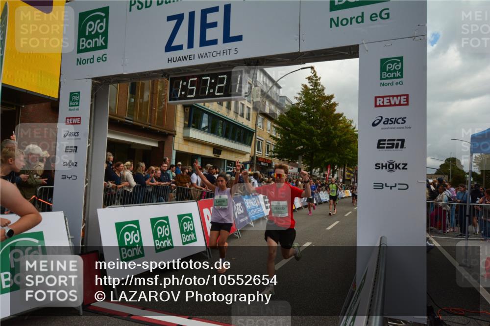 20.09.2026 - PSD Bank Halbmarathon LAZAROV Photography http://msf.ph/oto/10552654 20.09.2026 11:57:21 Ziel 1019, 1092, 1249, 1263, 1332, 1685, 1791, 1986, 2421, 2480, 3640, 3645, 4295, 4302, 4464, 4531, 4724 meine-sportfotos.de