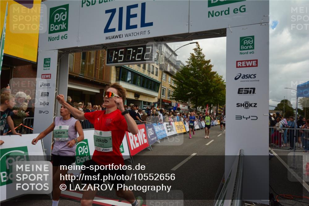 20.09.2026 - PSD Bank Halbmarathon LAZAROV Photography http://msf.ph/oto/10552656 20.09.2026 11:57:21 Ziel 1019, 1092, 1249, 1263, 1332, 1685, 1791, 1986, 2421, 2480, 3640, 3645, 4295, 4302, 4464, 4531, 4724 meine-sportfotos.de