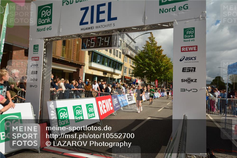 20.09.2026 - PSD Bank Halbmarathon LAZAROV Photography http://msf.ph/oto/10552700 20.09.2026 11:57:40 Ziel 1052, 1301, 1761, 2052, 2092, 2148, 2253, 2540, 3008, 3029, 3256, 3260, 3374, 3624, 3935, 4489 meine-sportfotos.de