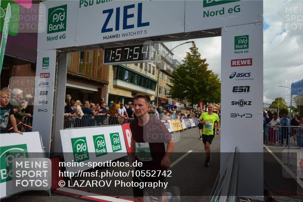 20.09.2026 - PSD Bank Halbmarathon LAZAROV Photography http://msf.ph/oto/10552742 20.09.2026 11:57:53 Ziel 1052, 1210, 1301, 1530, 1709, 1711, 2092, 2253, 2531, 2540, 2846, 2935, 3107, 3280, 3374, 3624, 3762, 3935, 3941, 4327, 4589, 4610 meine-sportfotos.de