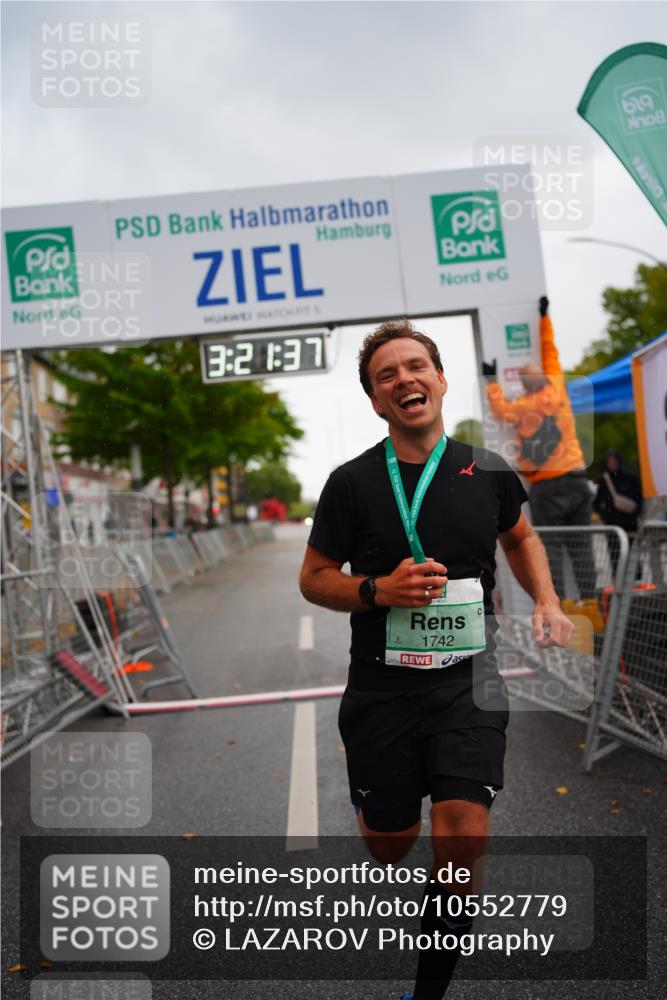 20.09.2026 - PSD Bank Halbmarathon LAZAROV Photography http://msf.ph/oto/10552779 20.09.2026 13:21:37 Ziel 1742 meine-sportfotos.de