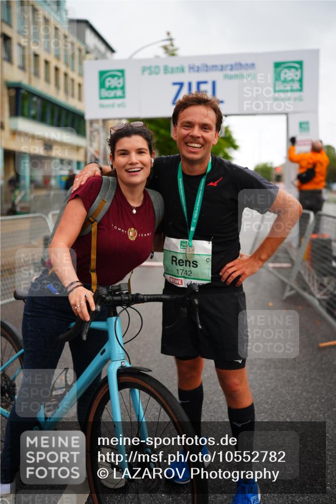 20.09.2026 - PSD Bank Halbmarathon LAZAROV Photography http://msf.ph/oto/10552782 20.09.2026 13:21:58 Ziel 1742 meine-sportfotos.de