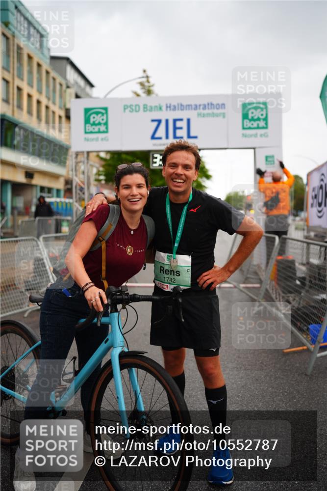 20.09.2026 - PSD Bank Halbmarathon LAZAROV Photography http://msf.ph/oto/10552787 20.09.2026 13:21:59 Ziel 1742 meine-sportfotos.de