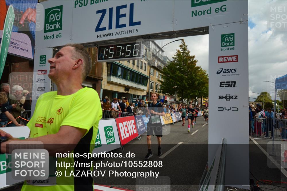 20.09.2026 - PSD Bank Halbmarathon LAZAROV Photography http://msf.ph/oto/10552808 20.09.2026 11:57:55 Ziel 1052, 1210, 1301, 1530, 1709, 1711, 2531, 2846, 2935, 3107, 3280, 3624, 3762, 3935, 3941, 4327, 4589, 4610 meine-sportfotos.de