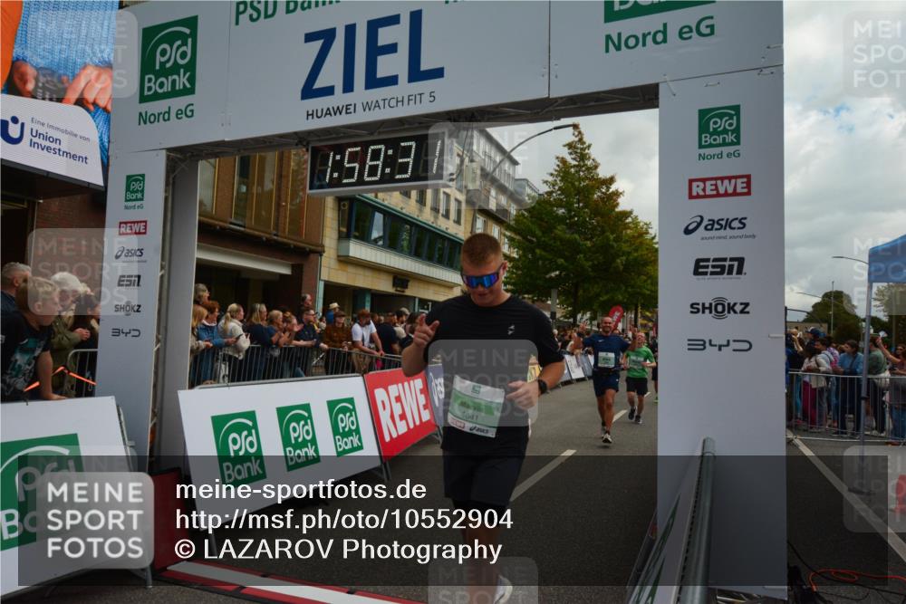20.09.2026 - PSD Bank Halbmarathon LAZAROV Photography http://msf.ph/oto/10552904 20.09.2026 11:58:30 Ziel 1398, 1621, 1956, 2577, 2585, 2612, 3183, 3490, 3604, 3801, 4623, 4641, 4750 meine-sportfotos.de