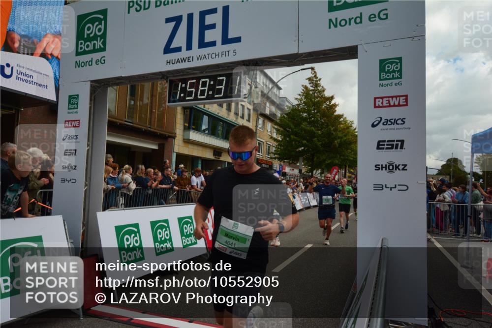 20.09.2026 - PSD Bank Halbmarathon LAZAROV Photography http://msf.ph/oto/10552905 20.09.2026 11:58:30 Ziel 1398, 1621, 1956, 2577, 2585, 2612, 3183, 3490, 3604, 3801, 4623, 4641, 4750 meine-sportfotos.de
