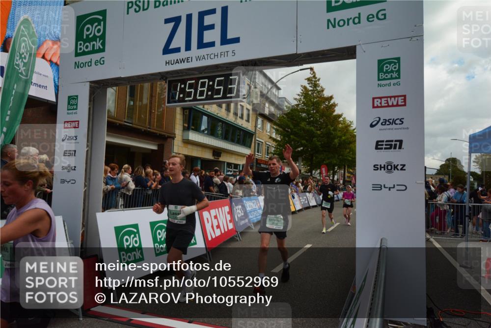 20.09.2026 - PSD Bank Halbmarathon LAZAROV Photography http://msf.ph/oto/10552969 20.09.2026 11:58:53 Ziel 1035, 1251, 1304, 1741, 1778, 1936, 2185, 2290, 3447, 3467, 3598, 3718, 3810, 3940, 4029, 4355, 4570, 4572, 4694, 4738 meine-sportfotos.de