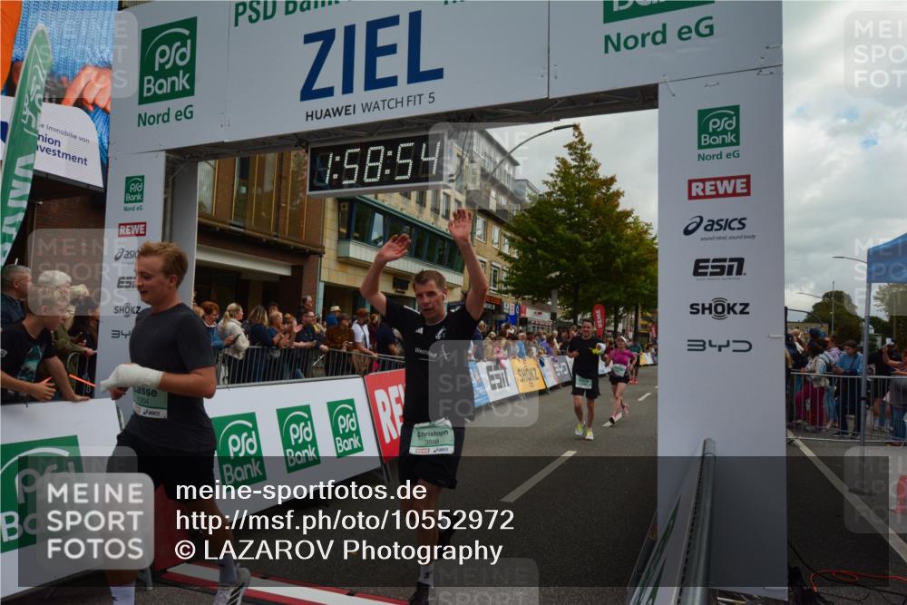 20.09.2026 - PSD Bank Halbmarathon LAZAROV Photography http://msf.ph/oto/10552972 20.09.2026 11:58:53 Ziel 1035, 1251, 1304, 1741, 1778, 1936, 2185, 2290, 3447, 3467, 3598, 3718, 3810, 3940, 4029, 4355, 4570, 4572, 4694, 4738 meine-sportfotos.de