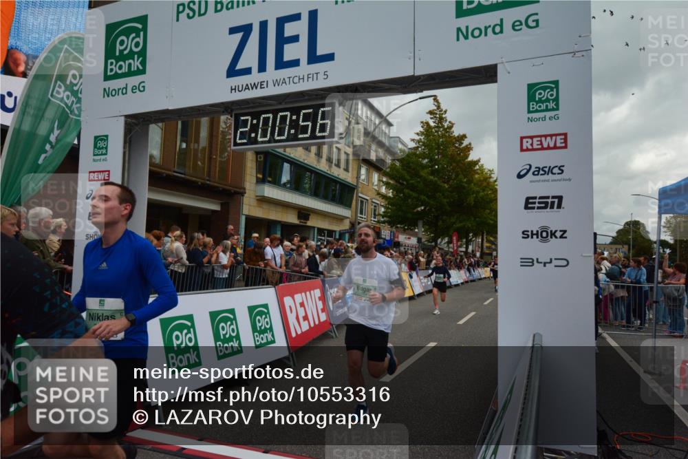 20.09.2026 - PSD Bank Halbmarathon LAZAROV Photography http://msf.ph/oto/10553316 20.09.2026 12:00:55 Ziel 1271, 1366, 1682, 2020, 2938, 3027, 3123, 3283, 3368, 3383, 3554, 3751, 4122 meine-sportfotos.de