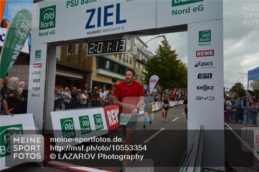 20.09.2026 - PSD Bank Halbmarathon LAZAROV Photography http://msf.ph/oto/10553354 20.09.2026 12:01:12 Ziel 1027, 1451, 1641, 1818, 1928, 2375, 2527, 2567, 3789, 4043, 4199 meine-sportfotos.de