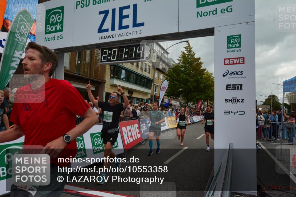 20.09.2026 - PSD Bank Halbmarathon LAZAROV Photography http://msf.ph/oto/10553358 20.09.2026 12:01:13 Ziel 1027, 1451, 1641, 1818, 1928, 2174, 2375, 2494, 2527, 2567, 2661, 3789, 4043, 4199, 4334 meine-sportfotos.de