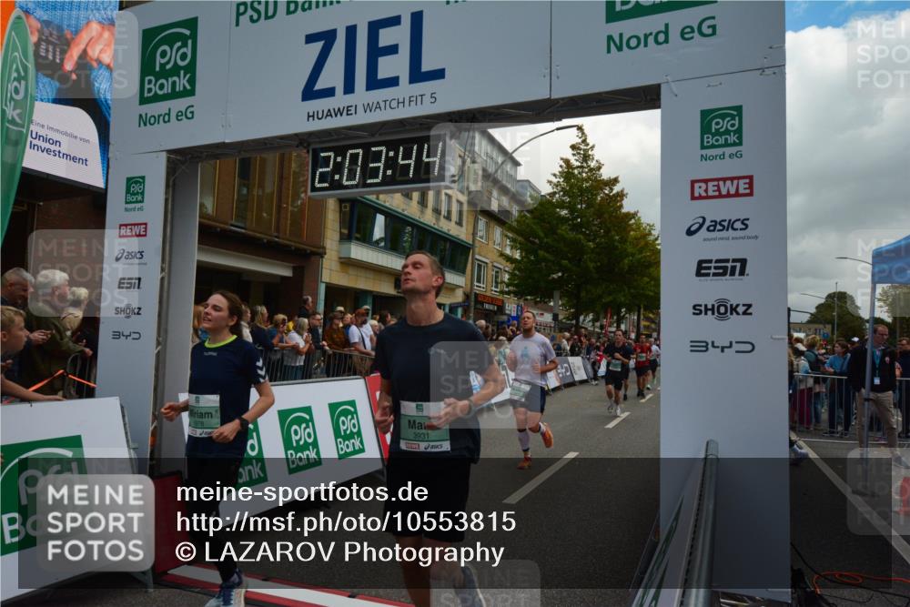 20.09.2026 - PSD Bank Halbmarathon LAZAROV Photography http://msf.ph/oto/10553815 20.09.2026 12:03:43 Ziel 1299, 1405, 1978, 2049, 2195, 2390, 2461, 3320, 3461, 3879, 3931, 4040, 4135 meine-sportfotos.de