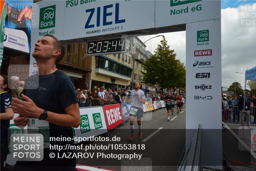 20.09.2026 - PSD Bank Halbmarathon LAZAROV Photography http://msf.ph/oto/10553818 20.09.2026 12:03:44 Ziel 1299, 1405, 1978, 2049, 2195, 2390, 2461, 3320, 3461, 3795, 3879, 3931, 4040, 4135 meine-sportfotos.de