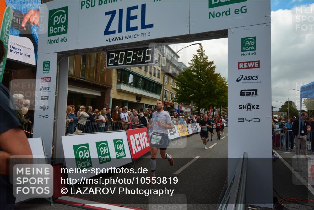 20.09.2026 - PSD Bank Halbmarathon LAZAROV Photography http://msf.ph/oto/10553819 20.09.2026 12:03:44 Ziel 1299, 1405, 1978, 2049, 2195, 2390, 2461, 3320, 3461, 3795, 3879, 3931, 4040, 4135 meine-sportfotos.de