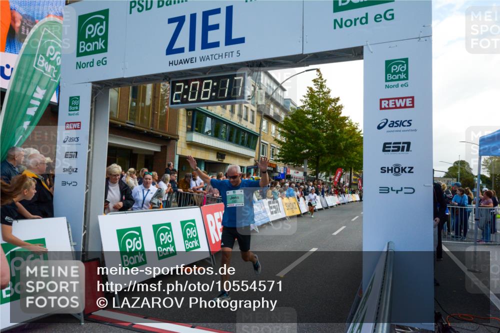 20.09.2026 - PSD Bank Halbmarathon LAZAROV Photography http://msf.ph/oto/10554571 20.09.2026 12:08:17 Ziel 1886, 2298, 2340, 2875, 2905, 2970, 3753 meine-sportfotos.de