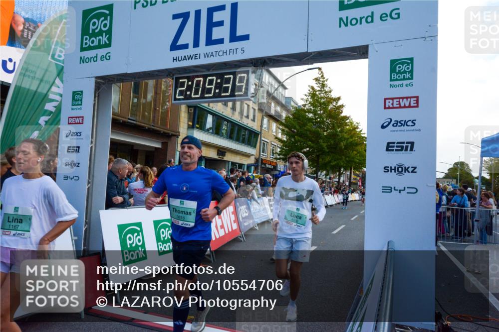 20.09.2026 - PSD Bank Halbmarathon LAZAROV Photography http://msf.ph/oto/10554706 20.09.2026 12:09:39 Ziel 1031, 1167, 1772, 1923, 2004, 2025, 2198, 2526, 3137, 3339, 3816, 4030, 4185, 4196, 4563 meine-sportfotos.de