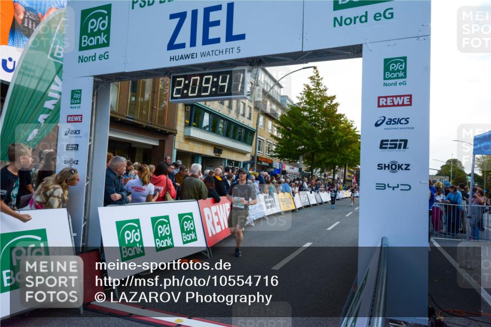 20.09.2026 - PSD Bank Halbmarathon LAZAROV Photography http://msf.ph/oto/10554716 20.09.2026 12:09:41 Ziel 1031, 1167, 1772, 1923, 2004, 2025, 2198, 2526, 3137, 3339, 3816, 4030, 4185, 4196, 4715 meine-sportfotos.de