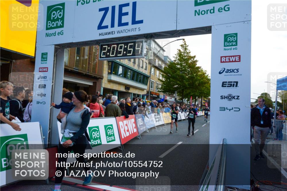 20.09.2026 - PSD Bank Halbmarathon LAZAROV Photography http://msf.ph/oto/10554752 20.09.2026 12:09:53 Ziel 1772, 1923, 2004, 2018, 2434, 2497, 2599, 4185, 4196, 4703, 4715 meine-sportfotos.de