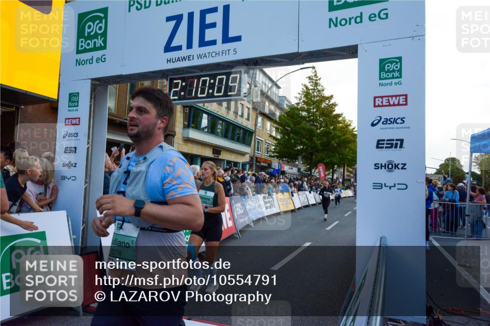 20.09.2026 - PSD Bank Halbmarathon LAZAROV Photography http://msf.ph/oto/10554791 20.09.2026 12:10:08 Ziel 1075, 1076, 1179, 1180, 1942, 2278, 2497, 2667, 2826, 2963, 3338, 3897, 4301, 4397, 4490 meine-sportfotos.de