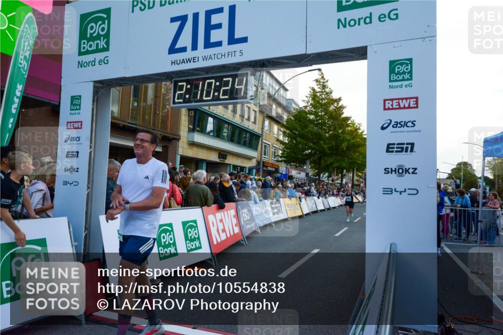 20.09.2026 - PSD Bank Halbmarathon LAZAROV Photography http://msf.ph/oto/10554838 20.09.2026 12:10:24 Ziel 1878, 2163, 2826, 3391, 3742, 3897, 4576, 4577, 4611 meine-sportfotos.de