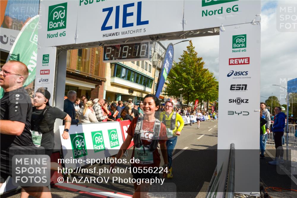 20.09.2026 - PSD Bank Halbmarathon LAZAROV Photography http://msf.ph/oto/10556224 20.09.2026 12:19:18 Ziel 1276, 1461, 1997, 2312, 2513, 2921, 3357, 3717, 3720, 4383, 4682 meine-sportfotos.de