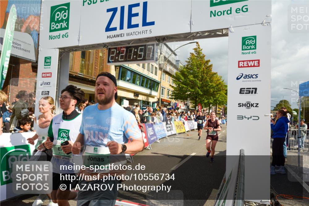20.09.2026 - PSD Bank Halbmarathon LAZAROV Photography http://msf.ph/oto/10556734 20.09.2026 12:21:56 Ziel 1041, 1659, 2060, 2235, 2419, 2770, 2917, 3741, 4303, 4310, 4315 meine-sportfotos.de