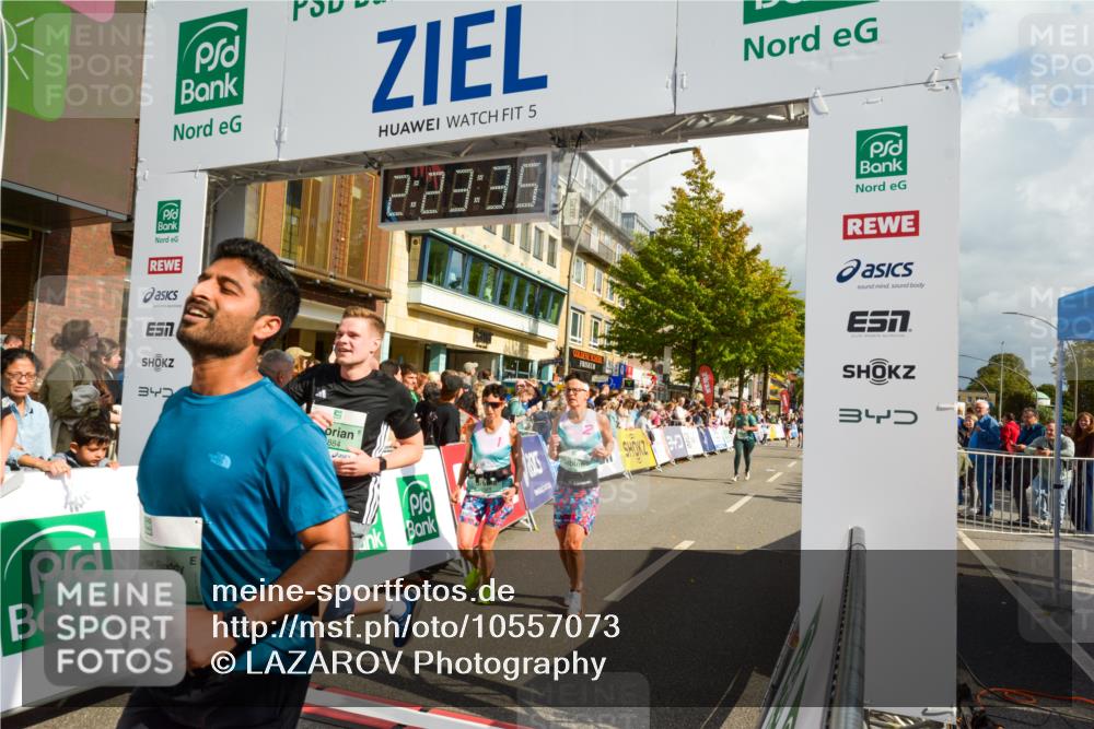 20.09.2026 - PSD Bank Halbmarathon LAZAROV Photography http://msf.ph/oto/10557073 20.09.2026 12:23:35 Ziel 1324, 1513, 1884, 1917, 1918, 2384, 2483, 2624, 3595, 3650, 3807, 3978, 4517, 4628 meine-sportfotos.de