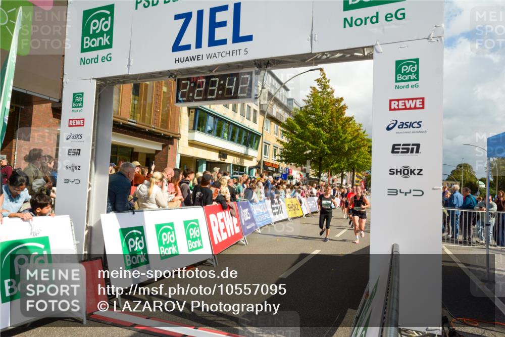 20.09.2026 - PSD Bank Halbmarathon LAZAROV Photography http://msf.ph/oto/10557095 20.09.2026 12:23:41 Ziel 1513, 1884, 1917, 1918, 1987, 2257, 2414, 2483, 2624, 2897, 3595, 3650, 3978, 4517 meine-sportfotos.de