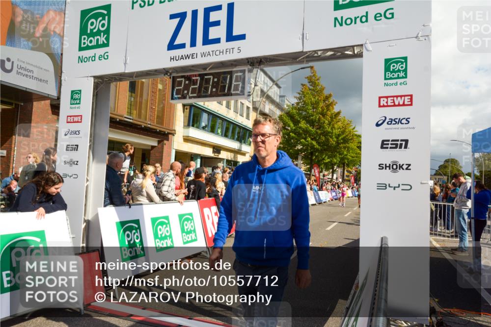 20.09.2026 - PSD Bank Halbmarathon LAZAROV Photography http://msf.ph/oto/10557712 20.09.2026 12:27:16 Ziel 1480, 1667, 2839, 3294 meine-sportfotos.de