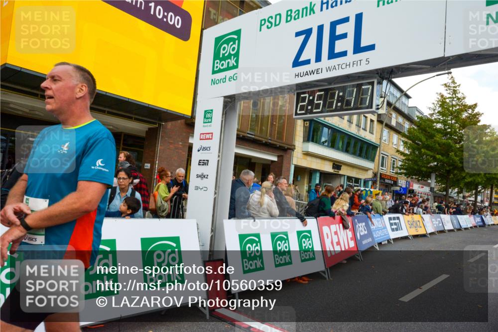 20.09.2026 - PSD Bank Halbmarathon LAZAROV Photography http://msf.ph/oto/10560359 20.09.2026 12:51:17 Ziel 2569 meine-sportfotos.de