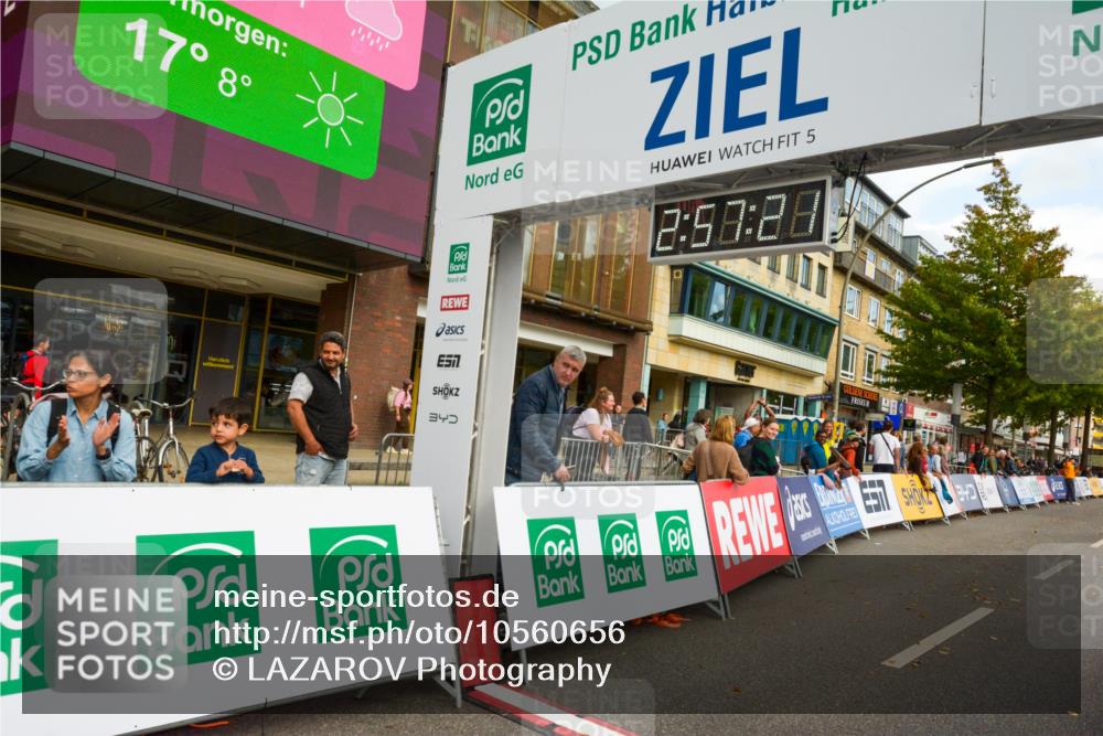 20.09.2026 - PSD Bank Halbmarathon LAZAROV Photography http://msf.ph/oto/10560656 20.09.2026 12:57:20 Ziel 3851, 3852 meine-sportfotos.de