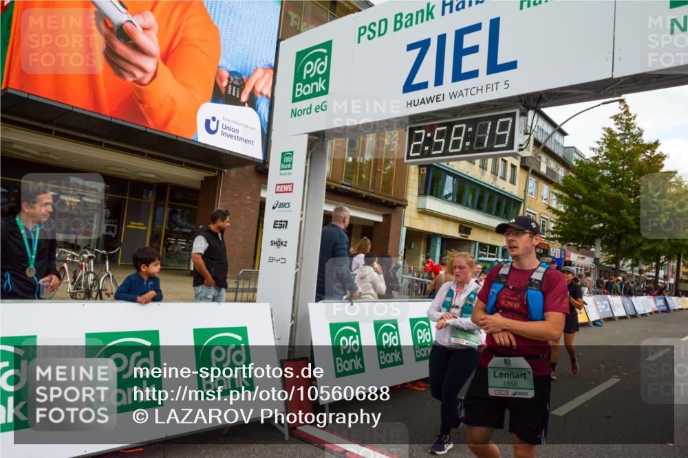 20.09.2026 - PSD Bank Halbmarathon LAZAROV Photography http://msf.ph/oto/10560688 20.09.2026 12:58:18 Ziel 1085, 1395, 1856, 1993 meine-sportfotos.de