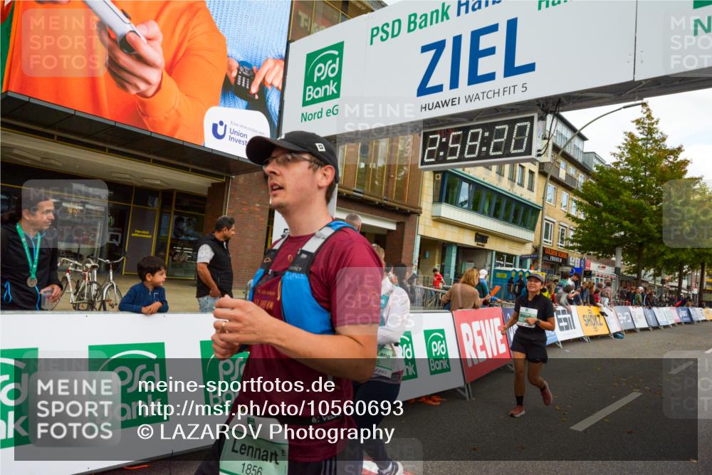 20.09.2026 - PSD Bank Halbmarathon LAZAROV Photography http://msf.ph/oto/10560693 20.09.2026 12:58:19 Ziel 1085, 1395, 1856, 1993 meine-sportfotos.de